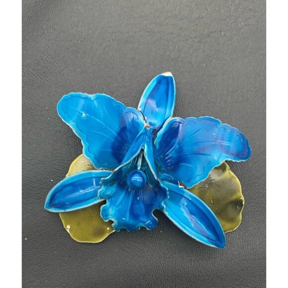 Vintage Metal And Blue & Green Enamel Flower Brooch - Picture 1 of 5